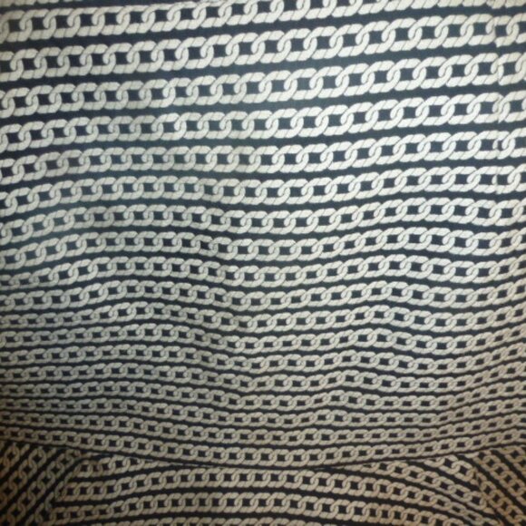 Classic Mini Pencil Silhouette Skirt with Ruffled Hem – Size 4 - Picture 8 of 11